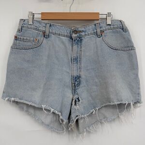 Vintage Levi’s 560 Loose Fit Cutoff Denim Shorts Light Wash Frayed Hem W36